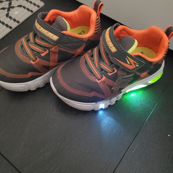 Skechers light up sneakers - Picture 2 of 3